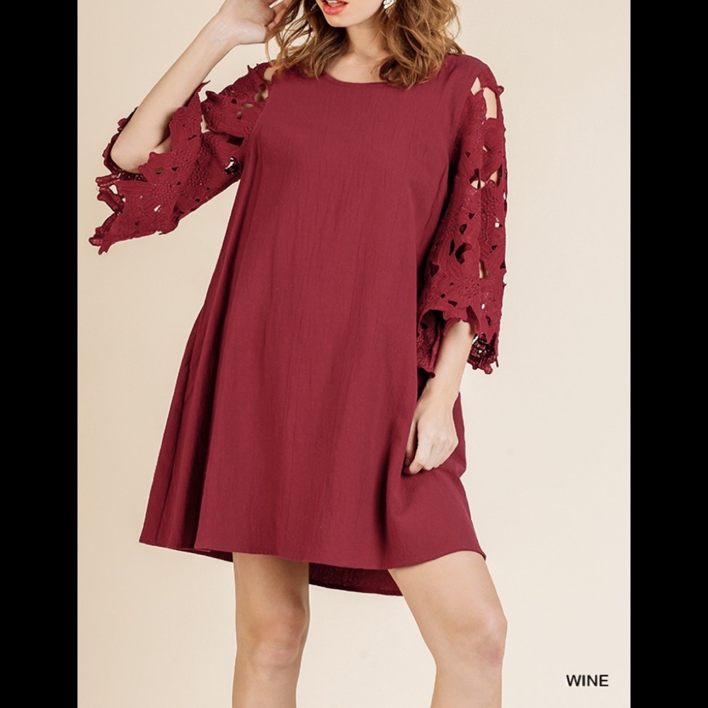 Umgee lace appliqué bell sleeve dress in wine NWT